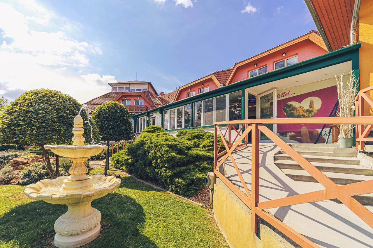 Martoni Resort & Restaurant Szigetszentmárton Eksteriør billede