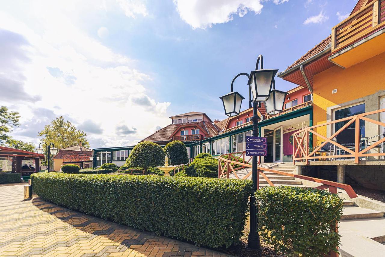 Martoni Resort & Restaurant Szigetszentmárton Eksteriør billede