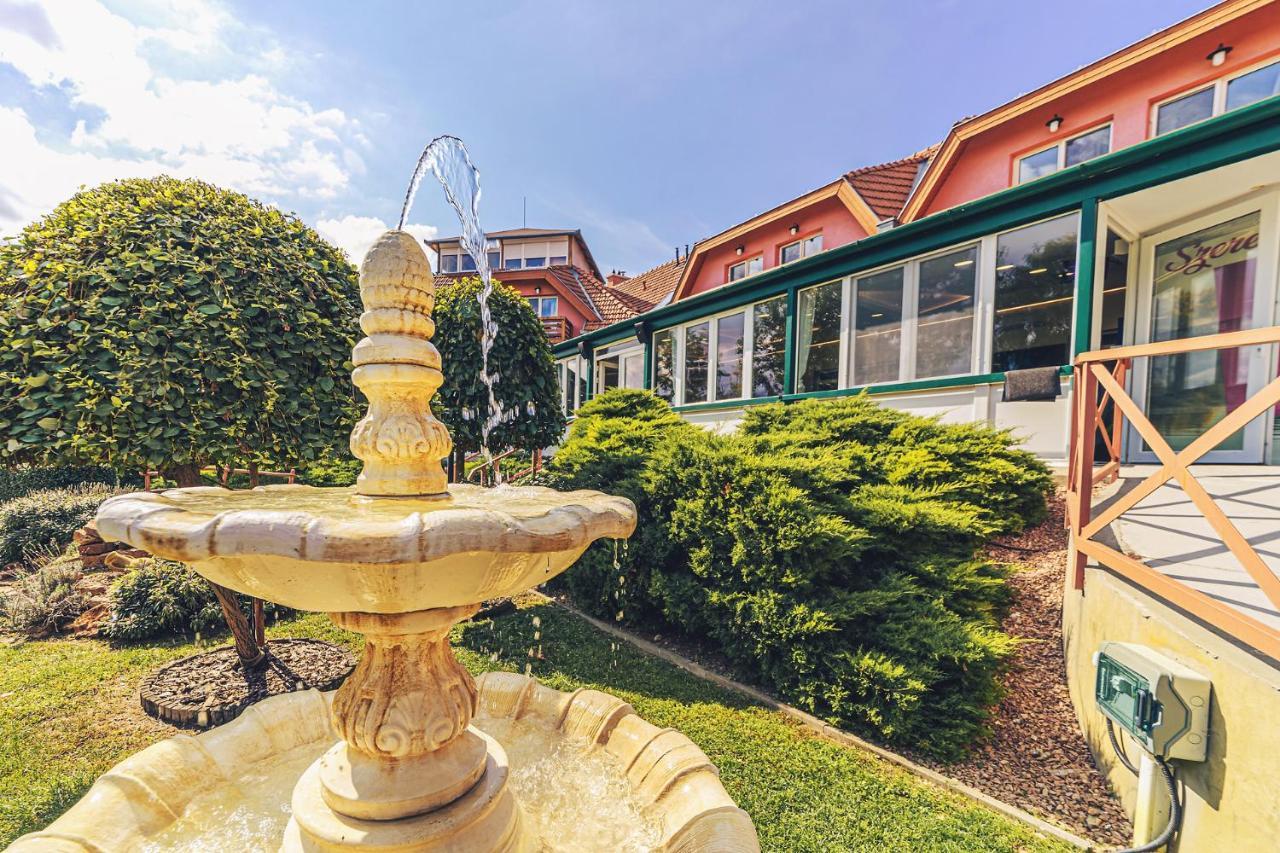 Martoni Resort & Restaurant Szigetszentmárton Eksteriør billede