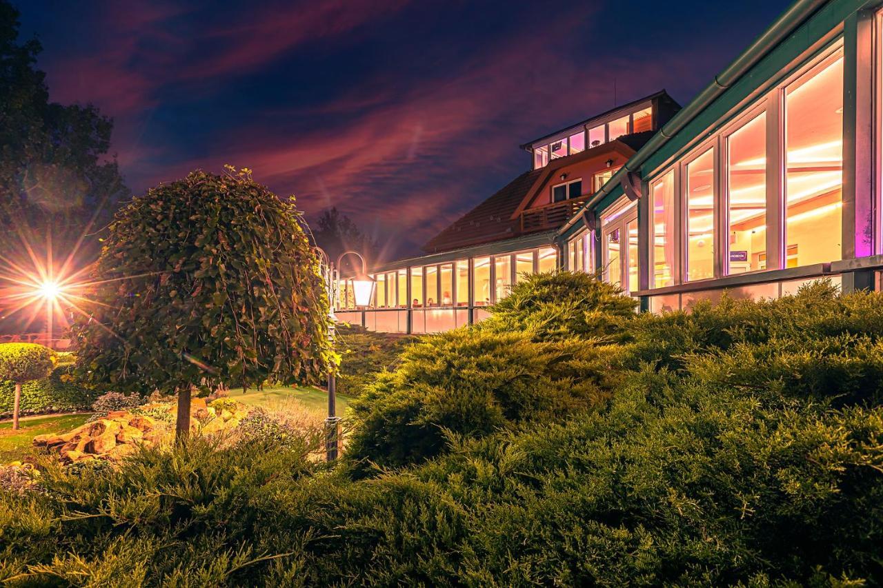 Martoni Resort & Restaurant Szigetszentmárton Eksteriør billede