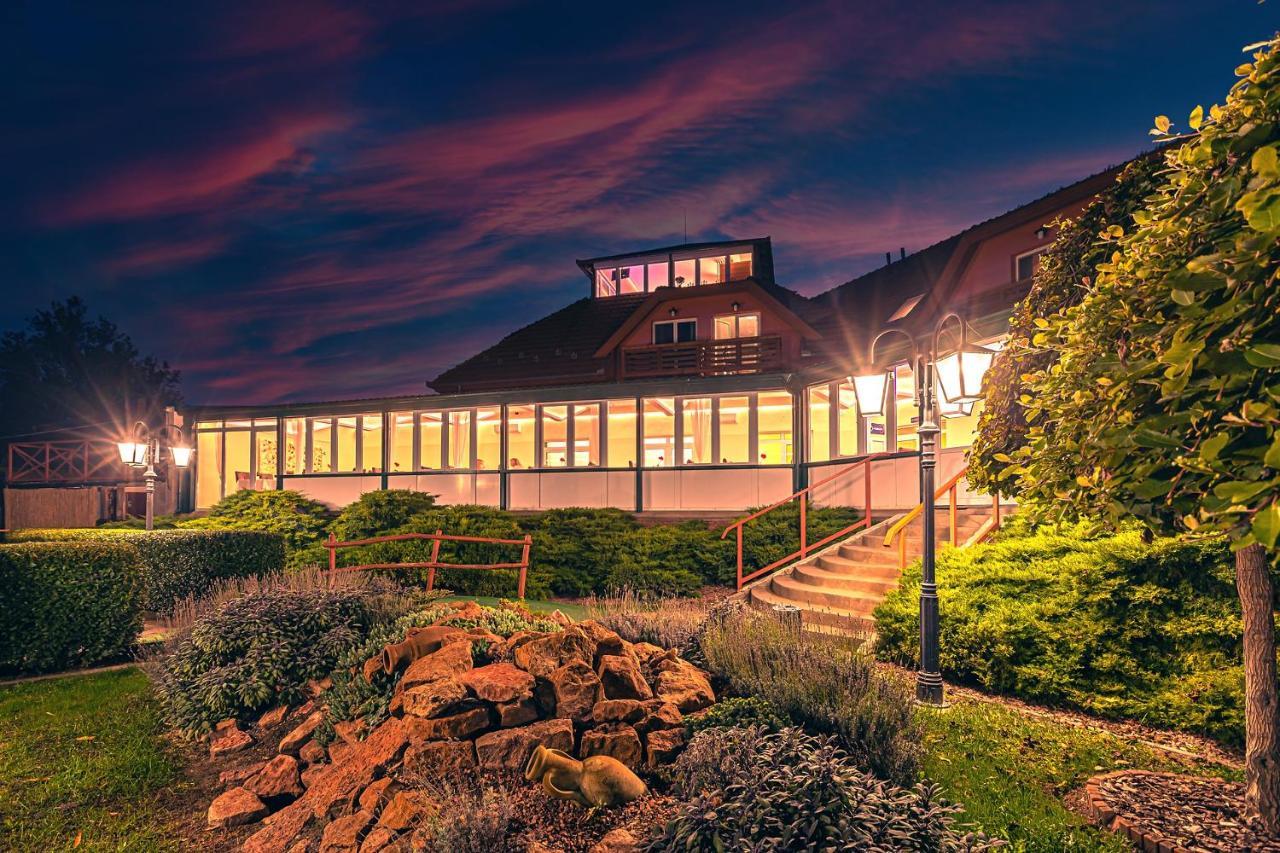 Martoni Resort & Restaurant Szigetszentmárton Eksteriør billede