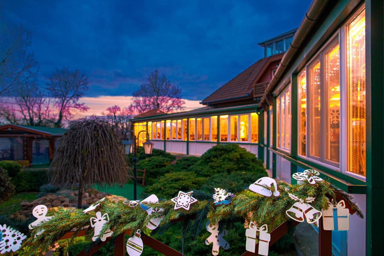 Martoni Resort & Restaurant Szigetszentmárton Eksteriør billede