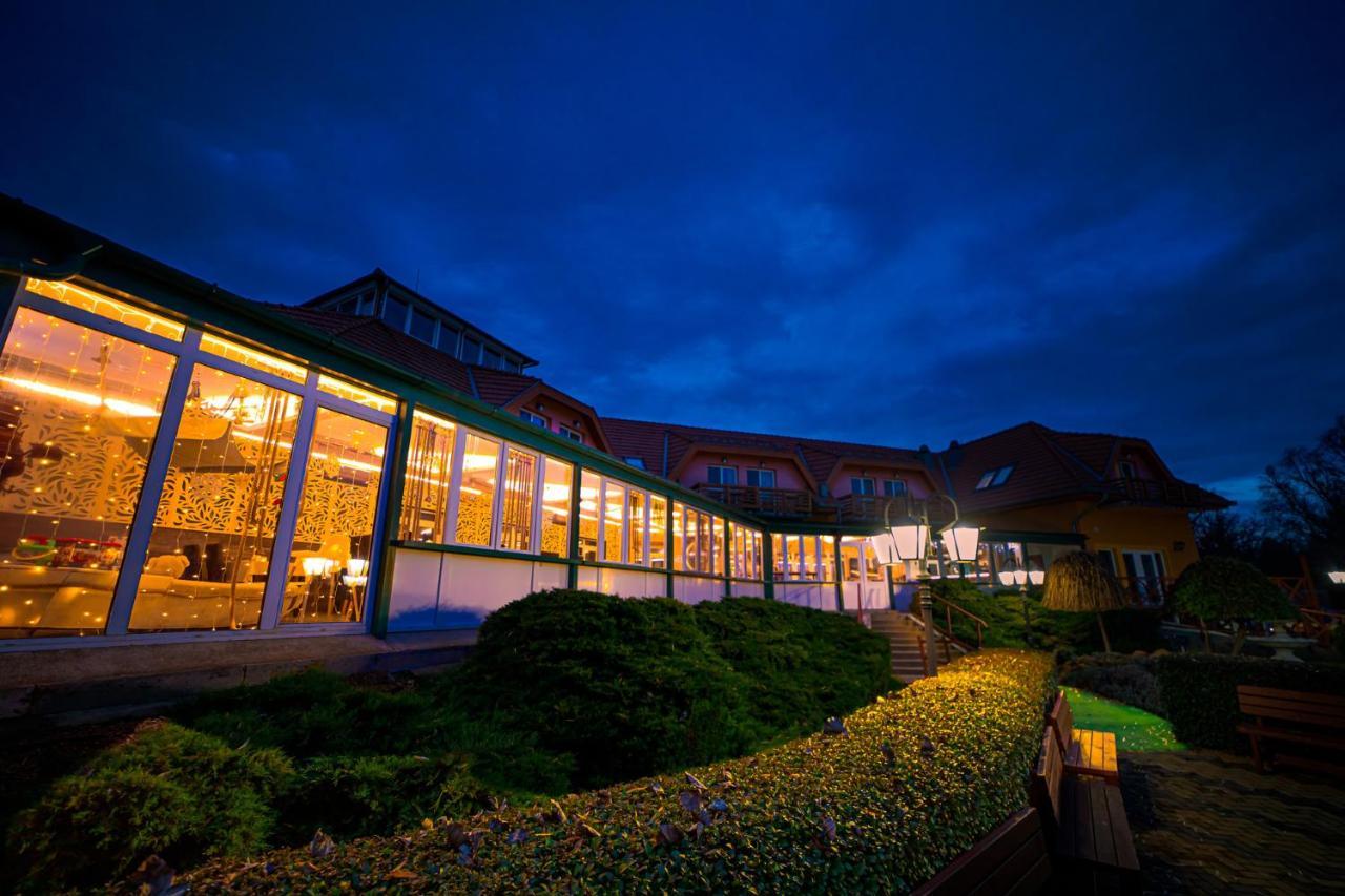 Martoni Resort & Restaurant Szigetszentmárton Eksteriør billede
