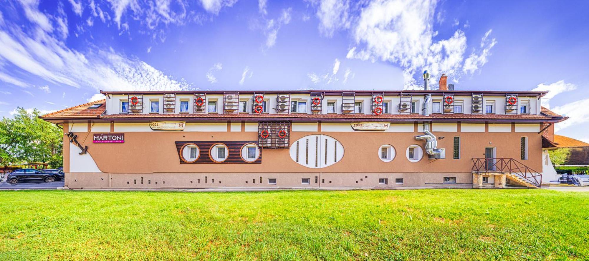 Martoni Resort & Restaurant Szigetszentmárton Eksteriør billede